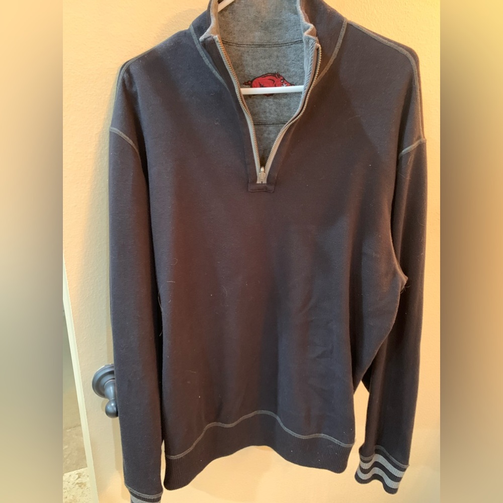 Reversible Razorback quarter zip. Never worn.logos on both sides.